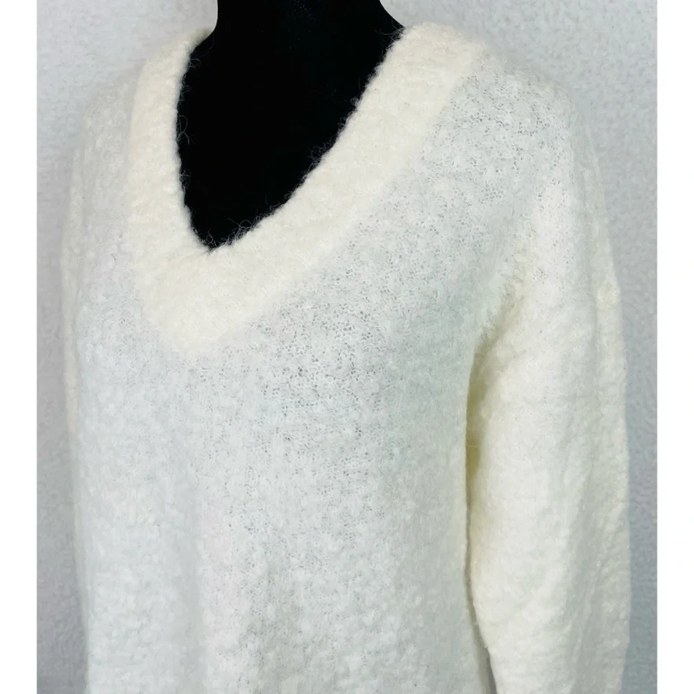 WILFRED • Aritzia Off-White/Cream Marseille Alpaca V-Neck Pullover Sweater, S - Picture 6 of 16